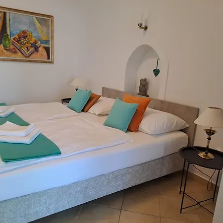 Mariann Apartman *
